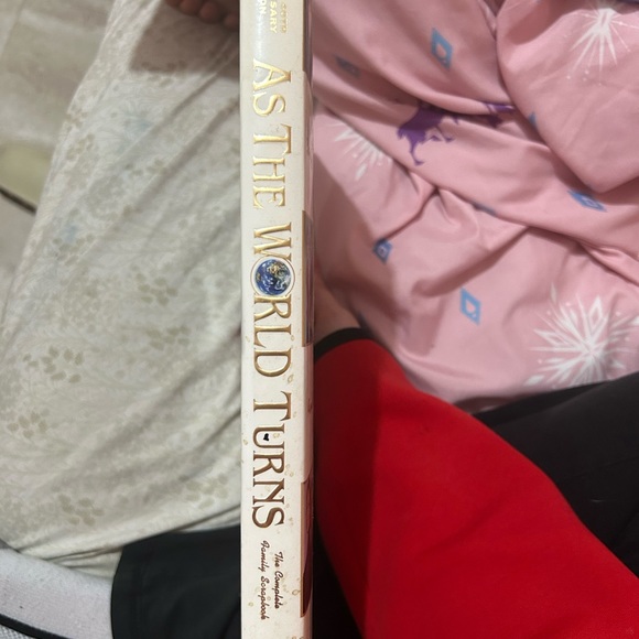 As the world turns - Picture 3 of 3